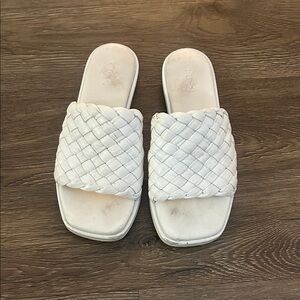 Vince White Woven Slide Sandals size 6.5